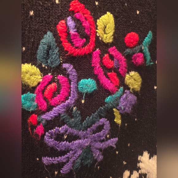 Vintage 80s Embroidered Floral Knit Sweater Black White Folk Size M/L - Picture 3 of 7